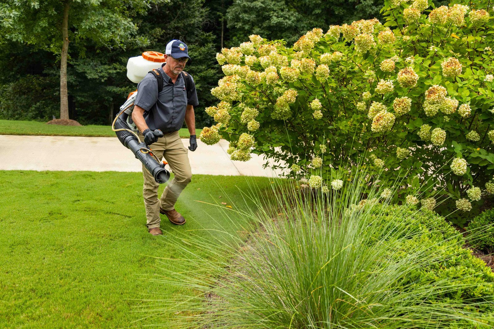 backpack blower pest control fog truck mosquito spray technician crew 3-1