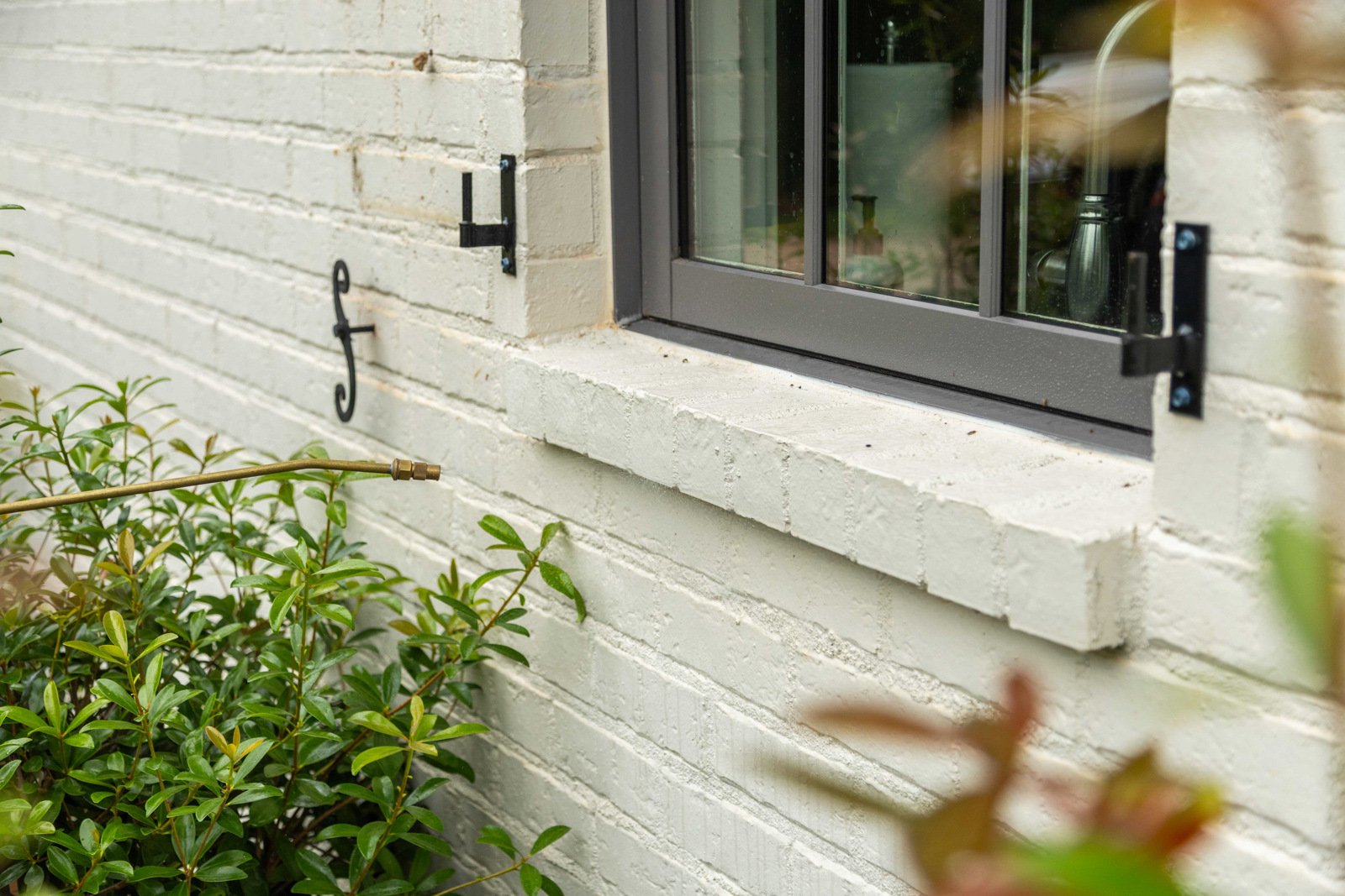 pest control tech crew spray tank treatment home front entry perimeter detail 2